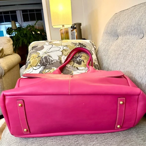 Dooney & Bourke Florentine Leather Pocket Shopper Tote W/ Double Front Pockets - Picture 4 of 16